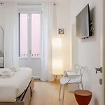 Art-filled In Centro Appartement *