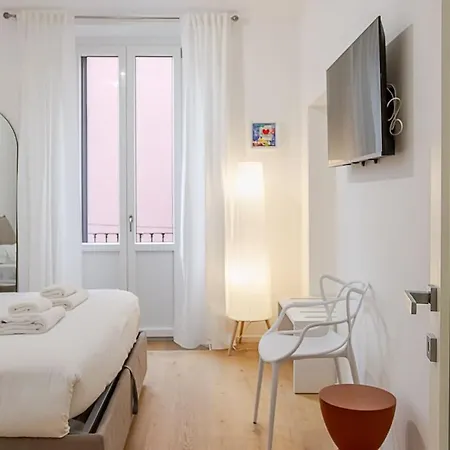 Art-filled In Centro Apartment *