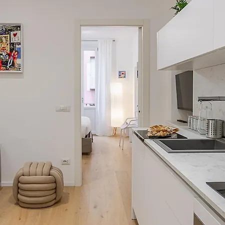Apartment Art-filled In Centro Milan