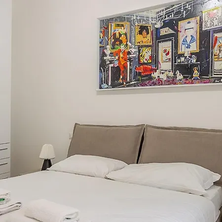 Art-filled In Centro Milan